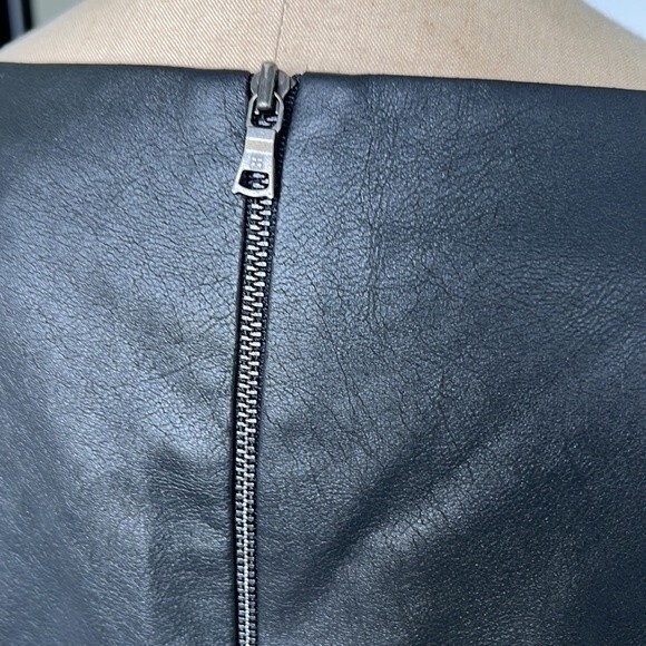 BCBGMaxAzria Black Faux Leather Top Sleeveless Tank Peplum Waist Size Large - Picture 6 of 9